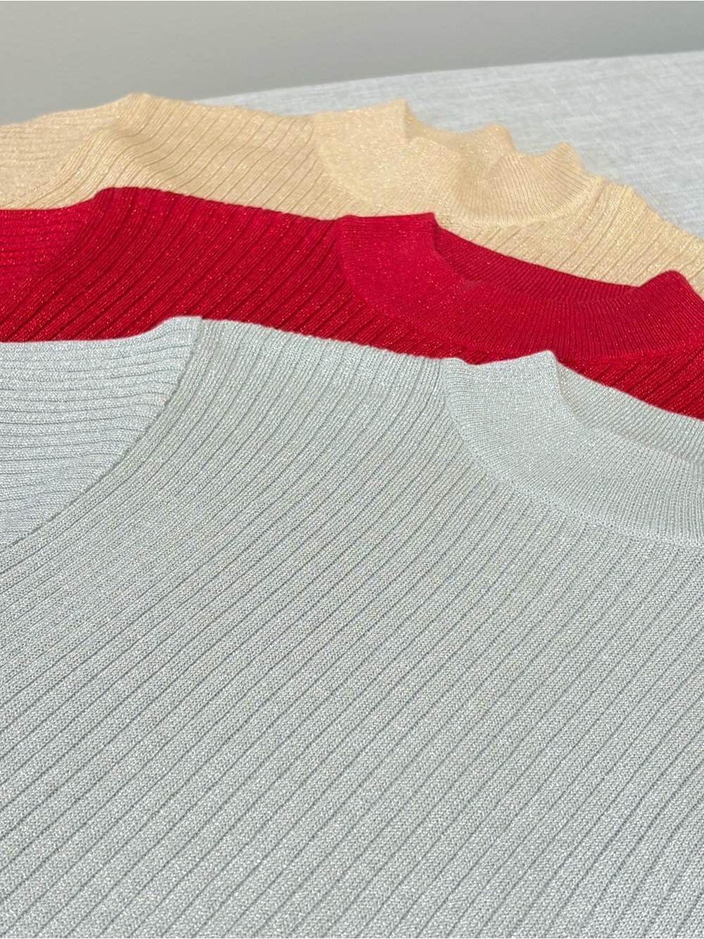Women’s Vintage Ribbed Mock Turtleneck Sweater Tops - Red, Silver and Gold L